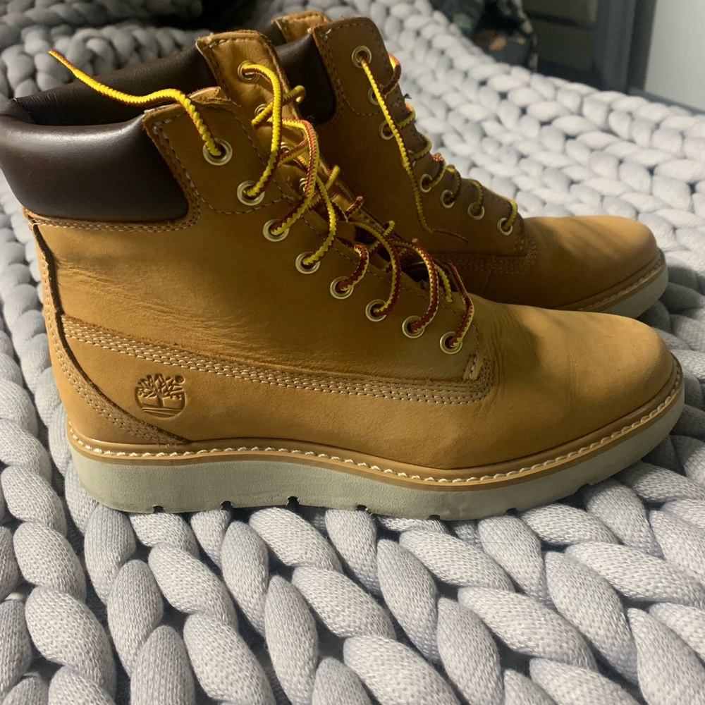 Timberland Keeley 6 inch boot yellow nubuck size 7 Used-Good Condition